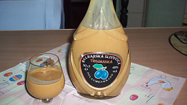 Karamelový likér z polských krówek úplně bez práce a jen ze 3 surovin: Tenhle virální hit musíte zkusit taky!