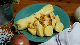 Jak na dokonalé bramborové knedlíky nejen ke kachně: Jeden recept a užitečné rady, podle kterých to zvládnete taky