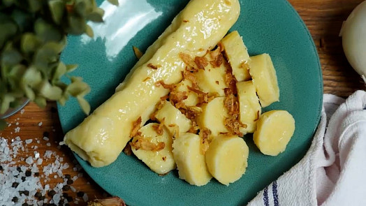 Jakou mouku zvolit do bramborových knedlíků, aby byly nadýchané, držely tvar a nerozvařily se