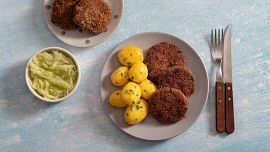 Karbanátky z trouby: Snadné, rychlé a parádně šťavnaté. Podle tohoto postupu si na nich pochutná celá rodina