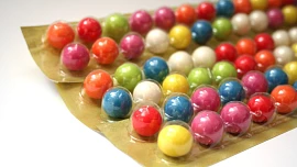 Retro okénko: Kuličkové žvýkačky se dříve prodávaly na poutích a podle pamětníků stávaly korunu, dnes za ně dáte i skoro stovku