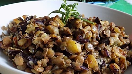 Máte doma rýžovar? Zvládnete v něm víc než jen rýži! Uvaří pohanku, čočku i těstoviny, ale zvládne i lososa s trojitou přílohou