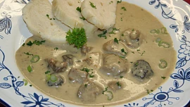 Dokonalá smetanová žampionová omáčka bez hrudek: Osvědčený postup, díky kterému se vždy povede i z žampionů z konzervy