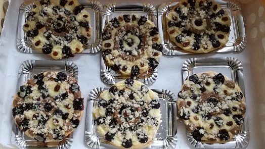 K Havelskému posvícení patří kecané koláče: Vláčné těsto s náplní z tvarohu, povidel a máku chutná fantasticky