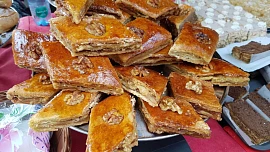 Dezert sladký jako med: Pachlava je plná oříšků a nápadně se podobá turecké baklavě. Tuto jednoduchou verzi zvládne každý