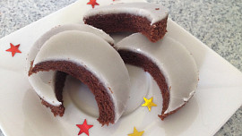 Perfektní cukrová poleva: Sladká, hladká a akorát hustá ozdobí linecké, perníčky i další cukroví. Tento postup je základem úspěchu