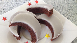 Perfektní cukrová poleva: Sladká, hladká a akorát hustá ozdobí linecké, perníčky i další cukroví. Tento postup je základem úspěchu