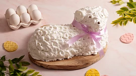 Jak ozdobit velikonočního beránka: Snadno to jde čokoládou, šlehačkou či jednoduchou tradiční polevou s vůní rumu