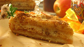 Nejjednodušší jablečný dezert upečete raz dva z pár běžných surovin: Sypaný koláč je vláčný, voňavý a krásně křupe Nejjednodušší jablečný dezert upečete raz dva z pár běžných surovin: Sypaný koláč je vláčný, voňavý a krásně křupe