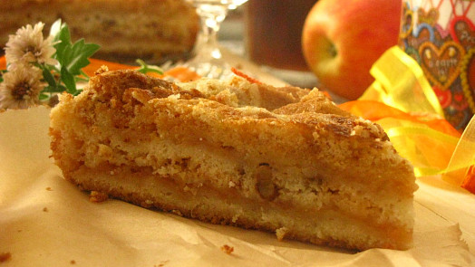 Nejjednodušší jablečný dezert upečete raz dva z pár běžných surovin: Sypaný koláč je vláčný, voňavý a krásně křupe Nejjednodušší jablečný dezert upečete raz dva z pár běžných surovin: Sypaný koláč je vláčný, voňavý a krásně křupe