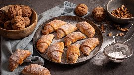 Svatomartinské rohlíčky ze šlehačkového těsta: Nemusí kynout, jsou krásně jemné a báječně chutnají se všemi druhy náplní