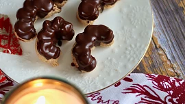 Pařížské rohlíčky jako cukroví s jemným krémem: S čokoládovou polevou jsou krásně vláčné a božsky chutnají