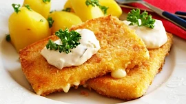 Pochutnejte si k večeři bez výčitek: Dokonalý smažák z horkovzdušné fritézy se nerozteče a báječně křupe