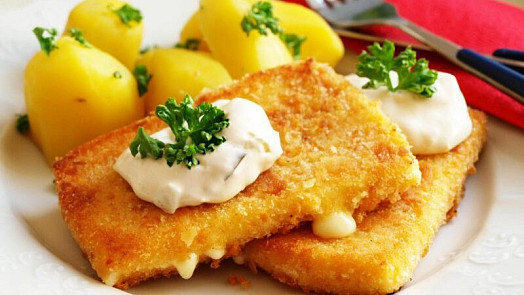 Pochutnejte si k večeři bez výčitek: Dokonalý smažák z horkovzdušné fritézy se nerozteče a báječně křupe
