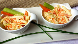 Jak na nejlepší coleslaw: Prosolení zelí, správný poměr dresinku a trik pro dlouhou křupavost