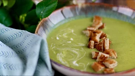 Hráškový krém: Klasiku školních jídelen připravíte snadno, stačí 3 hlavní suroviny a vylepšovat můžete už podle vlastní chuti