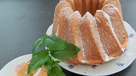 Hrnková bábovka s jogurtem je připravená během chvilky a zvládne ji každý