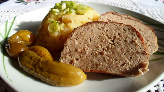 Tajemství dokonalé sekané, která nepopraská: Pohlídejte si kvalitu masa, jeho ochucení i vzduchové bubliny ve směsi