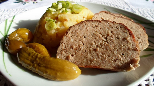 Tajemství dokonalé sekané, která nepopraská: Pohlídejte si kvalitu masa, jeho ochucení i vzduchové bubliny ve směsi