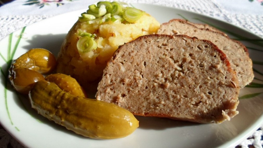 Tajemství dokonalé sekané, která nepopraská: Pohlídejte si kvalitu masa, jeho ochucení i vzduchové bubliny ve směsi