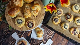 Kynuté těsto na cokoli: Univerzální hrníčkové těsto na koláčky, buchty, záviny i šátečky zvládne každý, postup je snadný