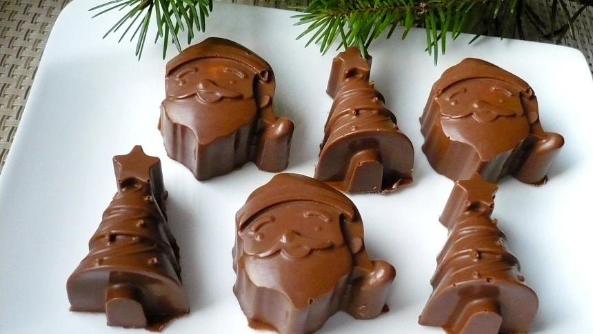 Pět tipů na jedlé dárky nejen k Mikuláši: Čokoládové pralinky se rozplývají na jazyku a müsli tyčinky jsou slaďoučké i bez cukru