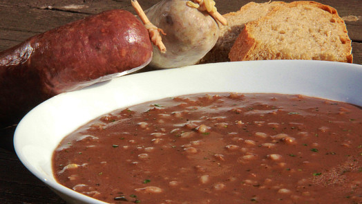 Poctivá prdelačka jako ze zabijačky. Tuhle polévku zvládnete udělat i bez zdlouhavého vaření krup. Zahustit se dá i jinak