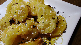 Retro dezert: Smažený ananas s karamelem, hit čínských restaurací, snadno uděláte i doma a připomenete si tak zlaté časy
