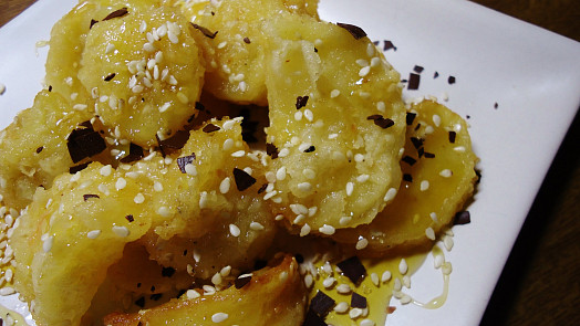 Retro dezert: Smažený ananas s karamelem, hit čínských restaurací, snadno uděláte i doma a připomenete si tak zlaté časy
