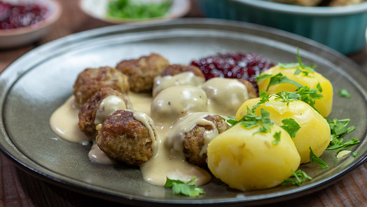 Švédské masové kuličky milují děti i dospělí: Snadno je připravíte doma i s lahodnou omáčkou a brusinkami