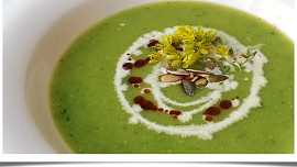 Skvělá polévka z prvních jarních bylinek: Ingredience na ni najdete na zahrádce