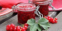 Rybíz à la brusinky aneb Jak využít oblíbené letní ovoce k přípravě zajímavé pikantní zavařeniny