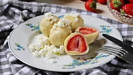 Dokonalé letní potěšení: Vyzkoušené recepty na famózní ovocné knedlíky