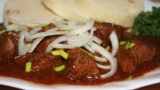 Osm rychlých a snadných tipů, jak zahustit guláš. Takhle bude chutnat líp než v hospodě