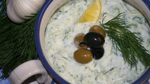 Už nikdy nedávejte do tzatziki syrový česnek: Tenhle trik jste měli znát dávno