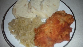 Pavlišovský řízek: Legendární specialita se zelím a knedlíkem „rozhádala“ dvě česká města