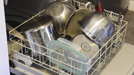 7 věcí, které do myčky nádobí rozhodně nepatří! Nedáváte je tam taky?