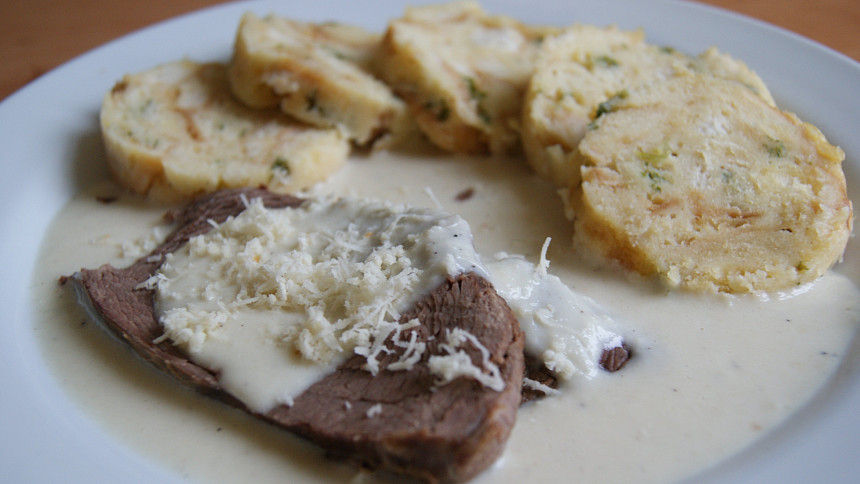 Křenová omáčka s hovězím masem: Kolik použít křenu, kdy ho přidat a jak se zbavit případné hořkosti