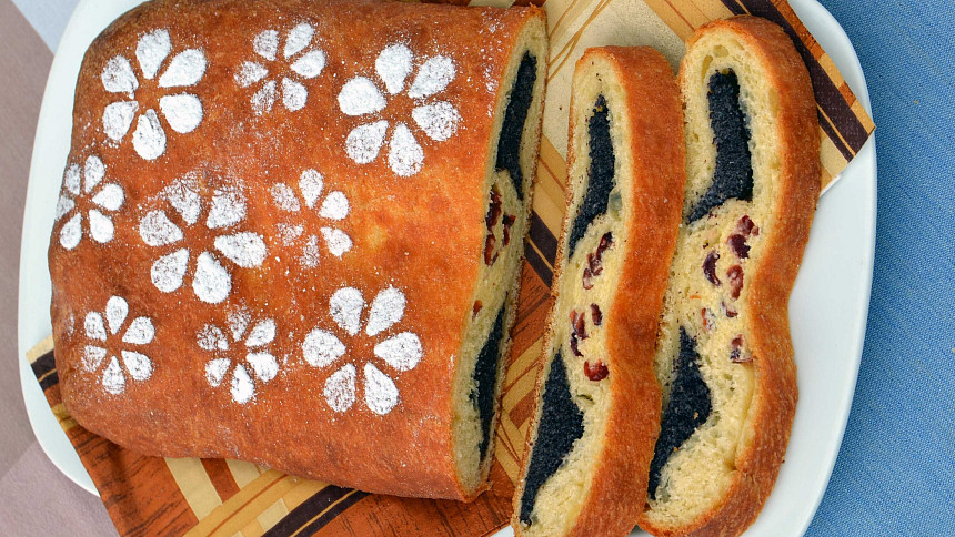 Plitvický štrúdl z kynutého těsta: Voní rumem a s makovo-tvarohovou nádivkou chutná jako od chorvatské babičky