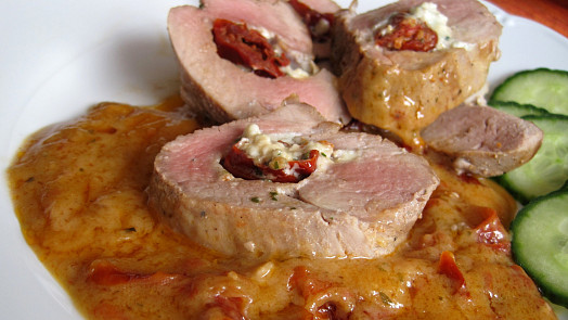 Co dodá panence skvělou chuť? Naplňte ji výbornou nivou a jemně kyselými sušenými rajčaty. Výsledek bude perfektní