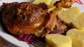 Tradiční hostina na Boží hod: Jak na kaštanovou polévku a křupavou kachnu?