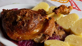 Tradiční hostina na Boží hod: Jak na kaštanovou polévku a křupavou kachnu?