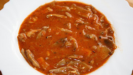 Falešná dršťková polévka z václavek: Jednoduché jídlo, na kterém si pochutnají i ti, kteří dršťky odmítají