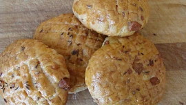 Škvarkové placky ze staré kuchařky voní jako prázdniny u babičky a zmizí dřív, než řeknete „škvarky“