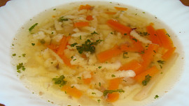 Recept na strouhání do polévky podle kuchařky z roku 1987: Oblíbená zavářka je na přípravu snadná a chutná skvěle