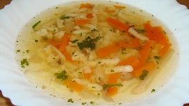 Recept na strouhání do polévky podle kuchařky z roku 1987: Oblíbená zavářka je na přípravu snadná a chutná skvěle