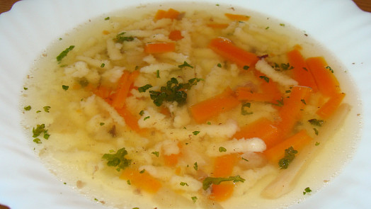 Recept na strouhání do polévky podle kuchařky z roku 1987: Oblíbená zavářka je na přípravu snadná a chutná skvěle