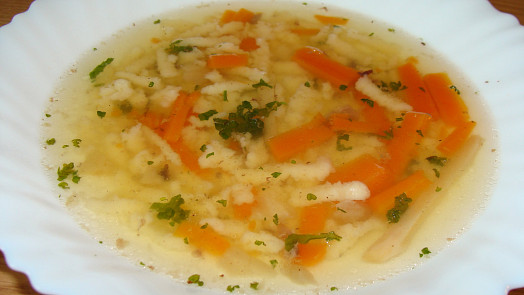 Recept na strouhání do polévky podle kuchařky z roku 1987: Oblíbená zavářka je na přípravu snadná a chutná skvěle