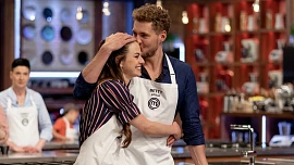 Jak se vaří láska? Vojta a Betty z loňského MasterChefa jsou stále spolu a v rozhovoru přiznali, komu z nich to jde u plotny líp