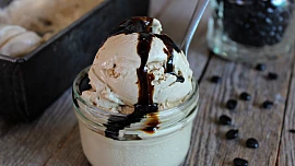 Luxusní kávová zmrzlina z espressa, mléka a smetany: Dokonale krémová je díky Salku a pravidelnému míchání